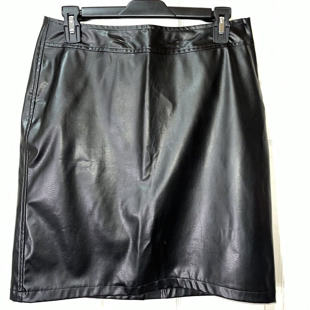 Exhilaration Faux Leather Mini Skirt Sz 30” Med  Back Slit Mob Wife Y2K 90s *‎